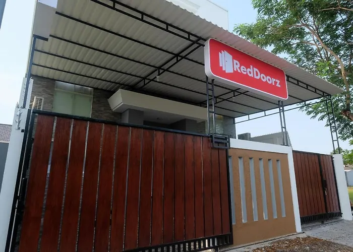 RedDoorz near Kawasan Bandara Ahmad Yani Semarang 2 Hotel